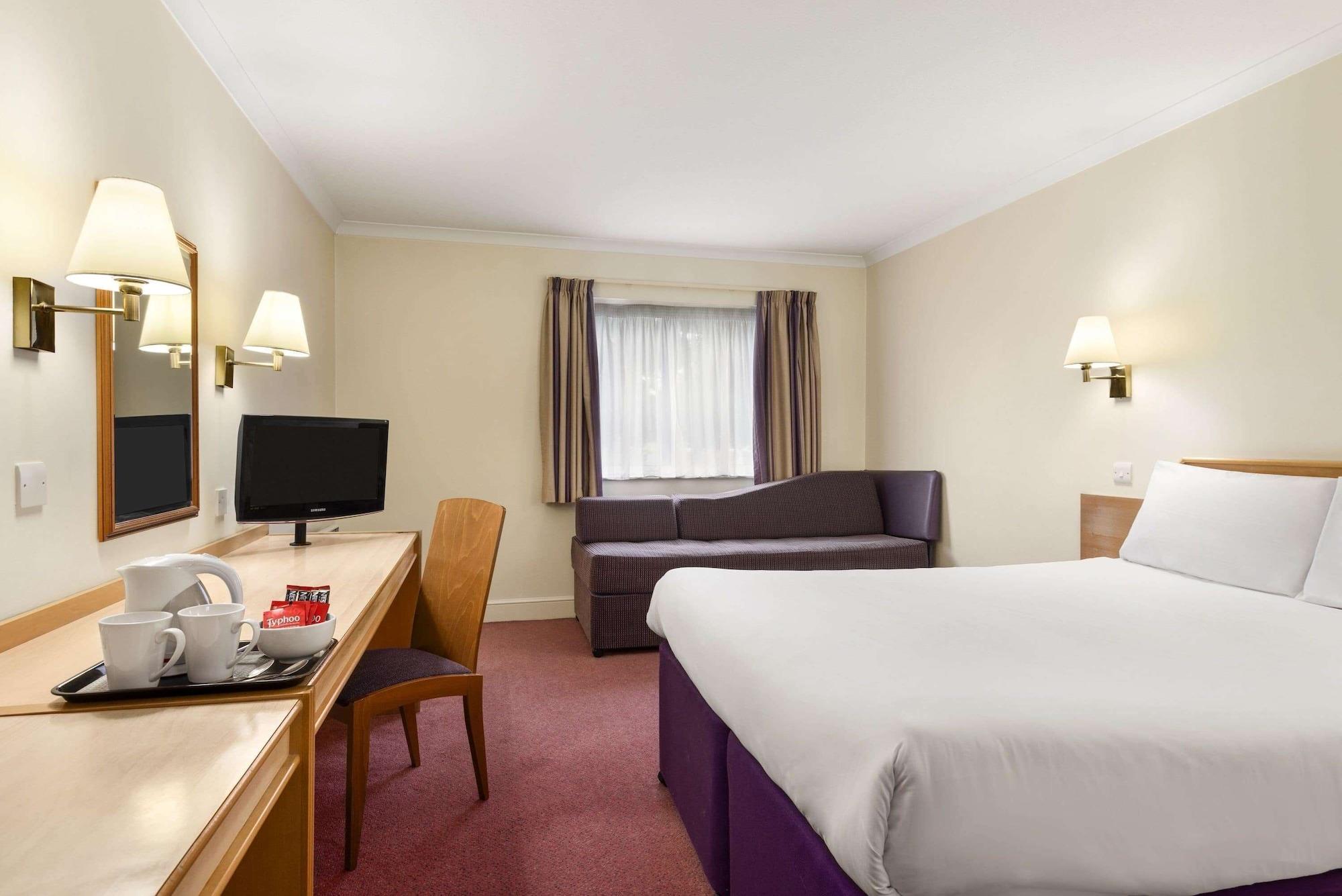 Super 8 By Wyndham Chester East Exterior foto
