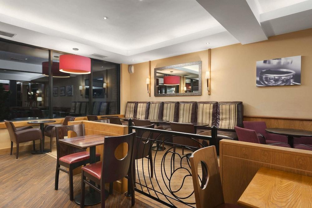 Super 8 By Wyndham Chester East Exterior foto