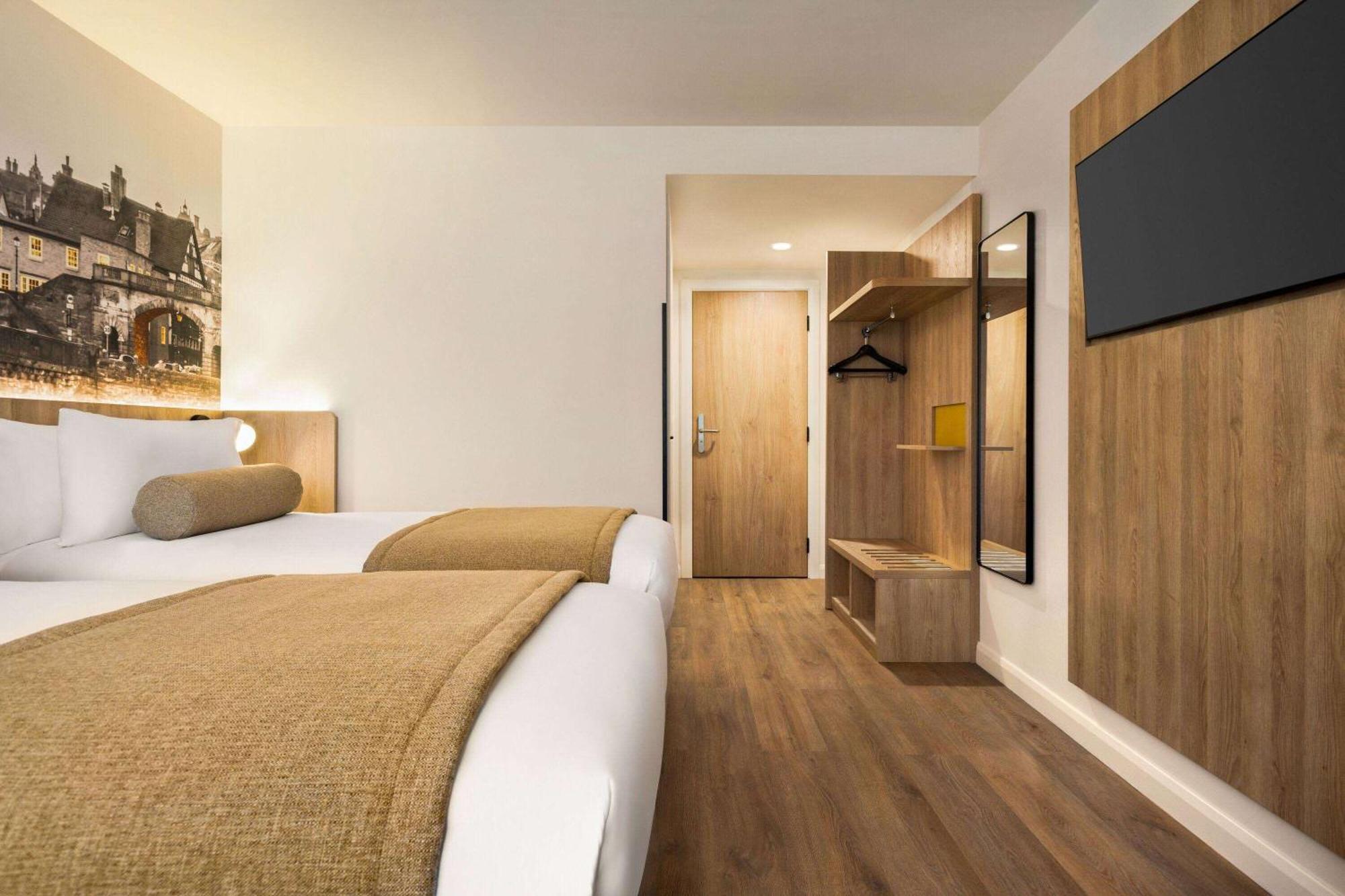 Super 8 By Wyndham Chester East Exterior foto