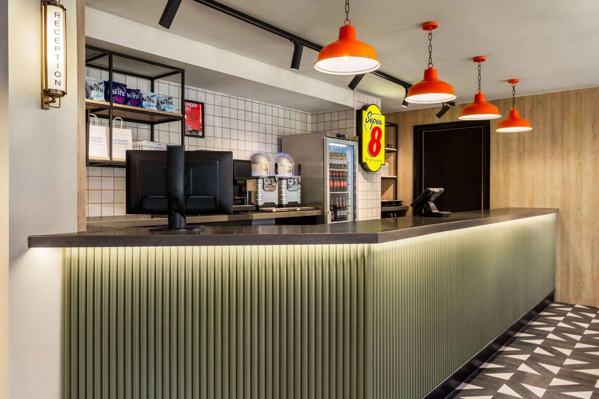 Super 8 By Wyndham Chester East Exterior foto